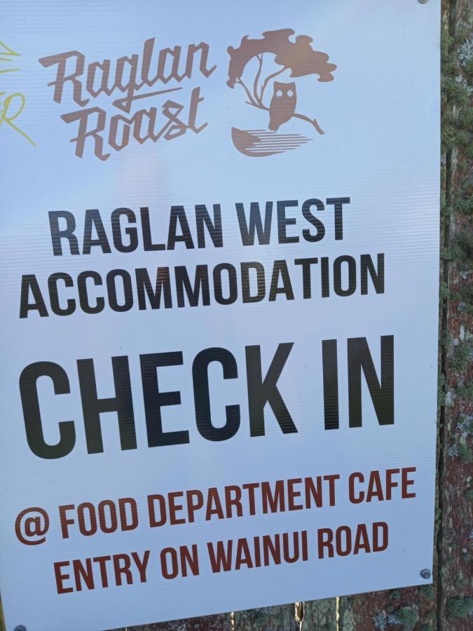 Raglan West Accommodation Units Exteriör bild